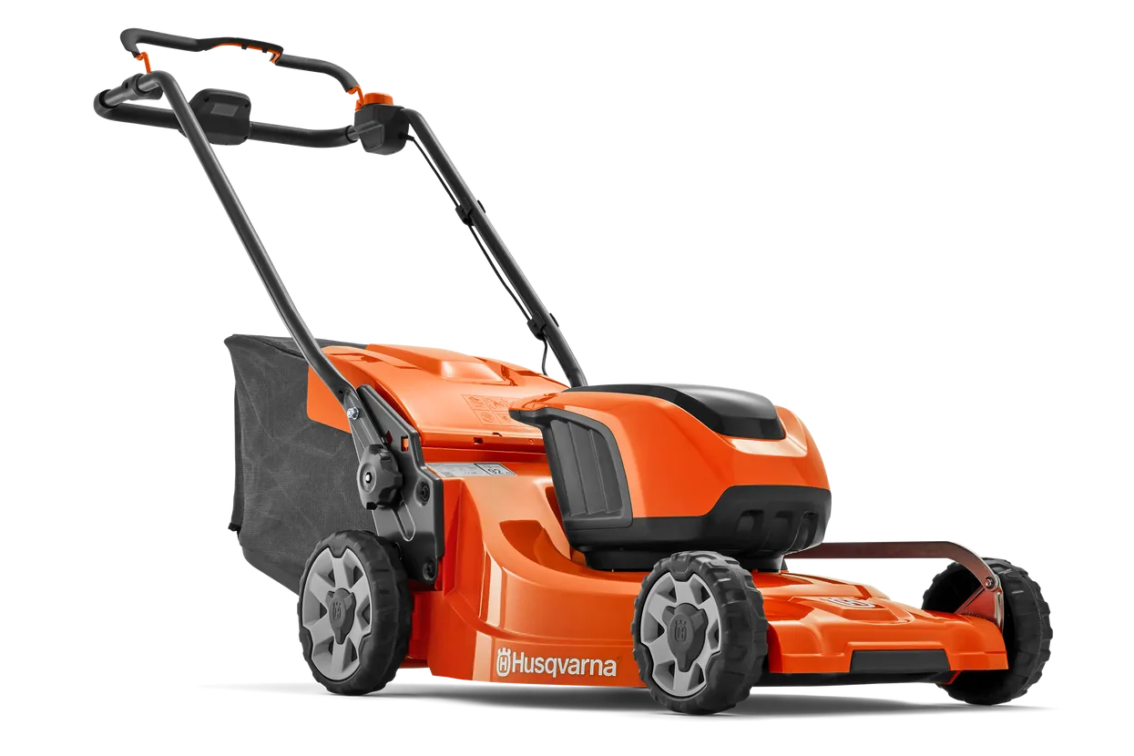 Mașină Husqvarna LC247iX cu baterie și autopropulsie